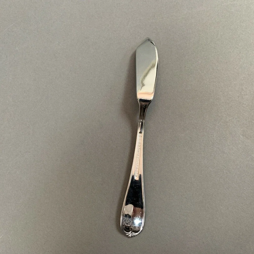Reed‎ & Barton Ribbon Crest Butter Knife 18/10 Stainless Steel Flatware 6 3/4